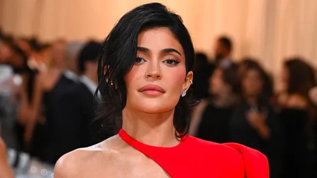 Kylie Jenner Deletes Pro-Israel Post as Bella Hadid Stays Silent on Palestine